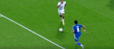 1728951018616094450.gif 意以点球.gif